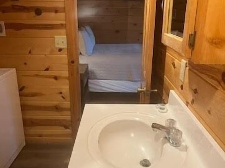 Ridgeview Retreat Seclude Cabin Includes Wifi, Cable, And Charcoal Grill By Redawning