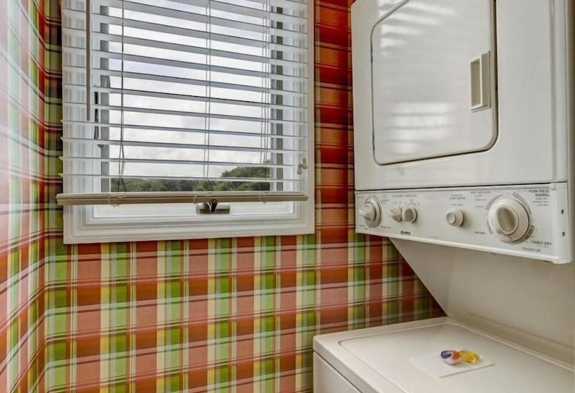 Отель 708 Sailmaker