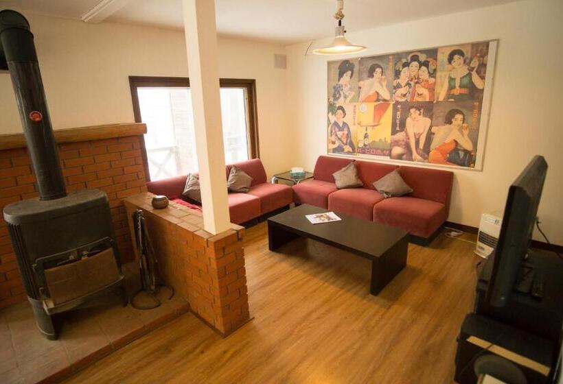 בית מלון כפרי Annupuri Mountain View Lodge