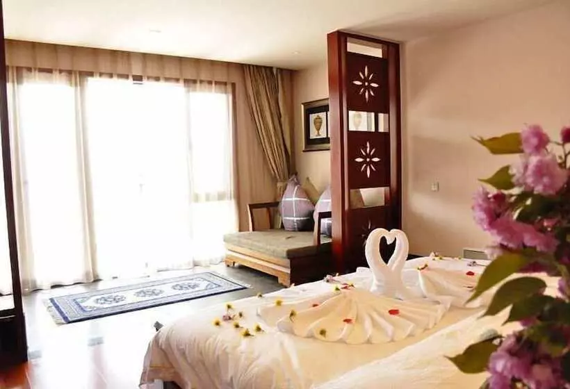 Hotelli High Mountain Resort   Deqin