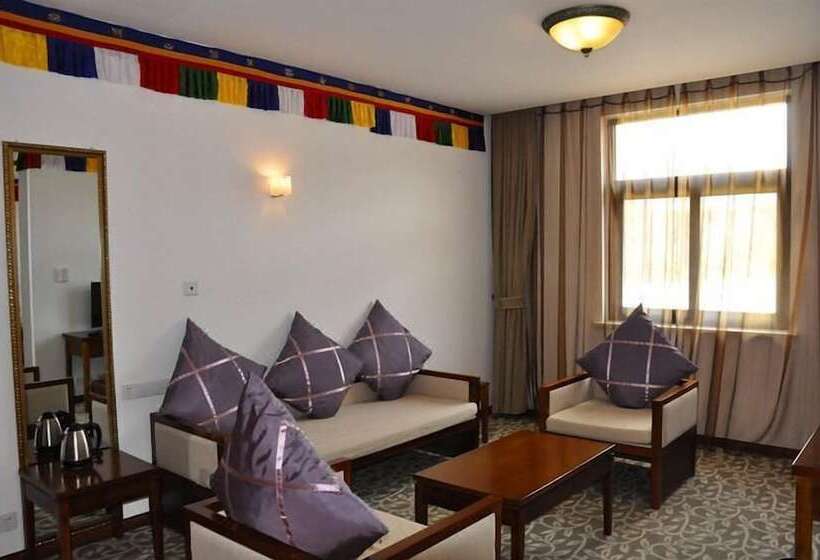 Hotel High Mountain Resort   Deqin