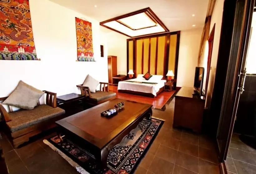 Hotelli High Mountain Resort   Deqin