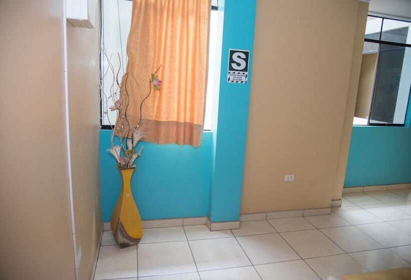 هتل Hostal Calle 5