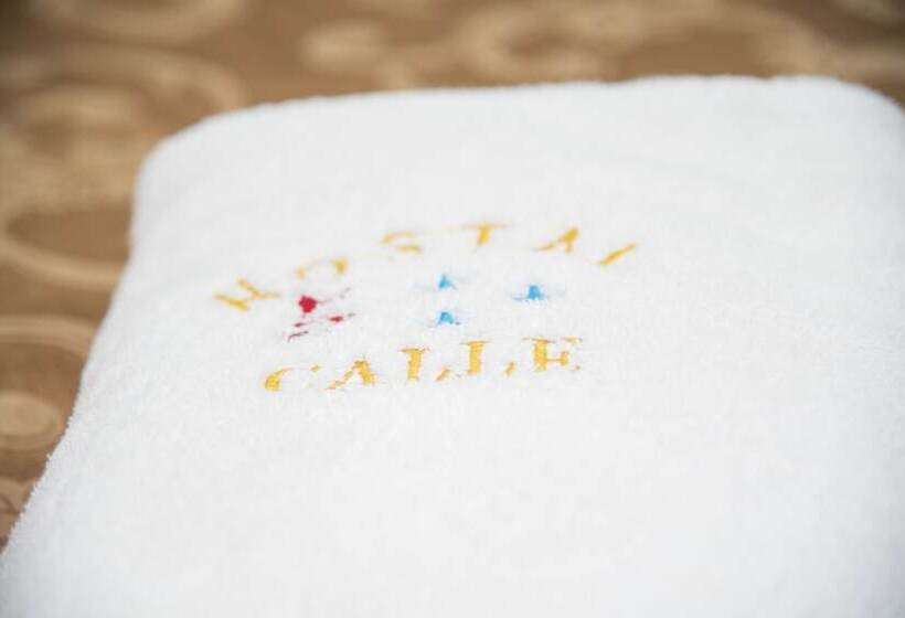 هتل Hostal Calle 5