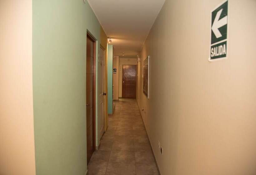 هتل Hostal Calle 5