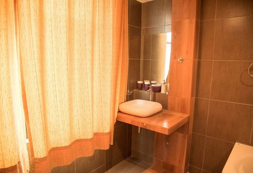 هتل Hostal Calle 5