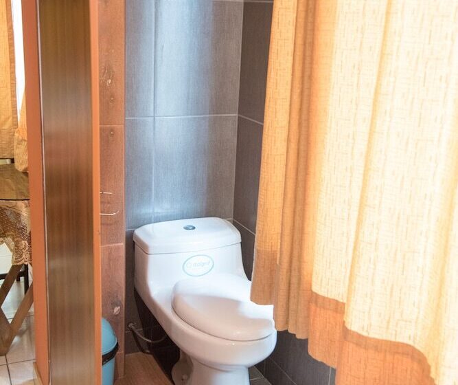 هتل Hostal Calle 5