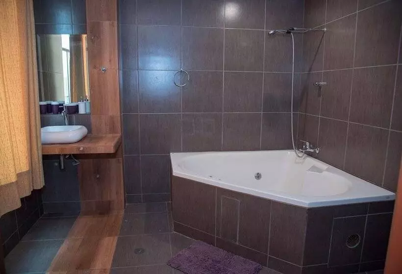 هتل Hostal Calle 5