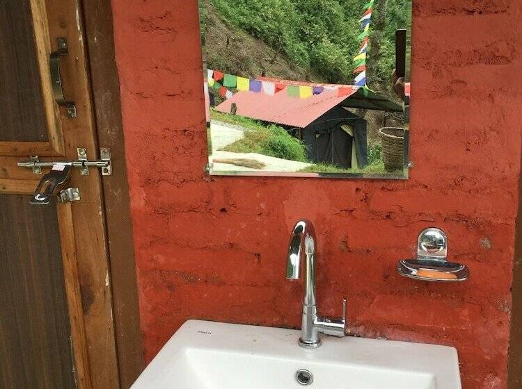 هتل Kakani Adventure Camp