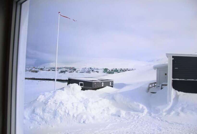Inuk Hostels