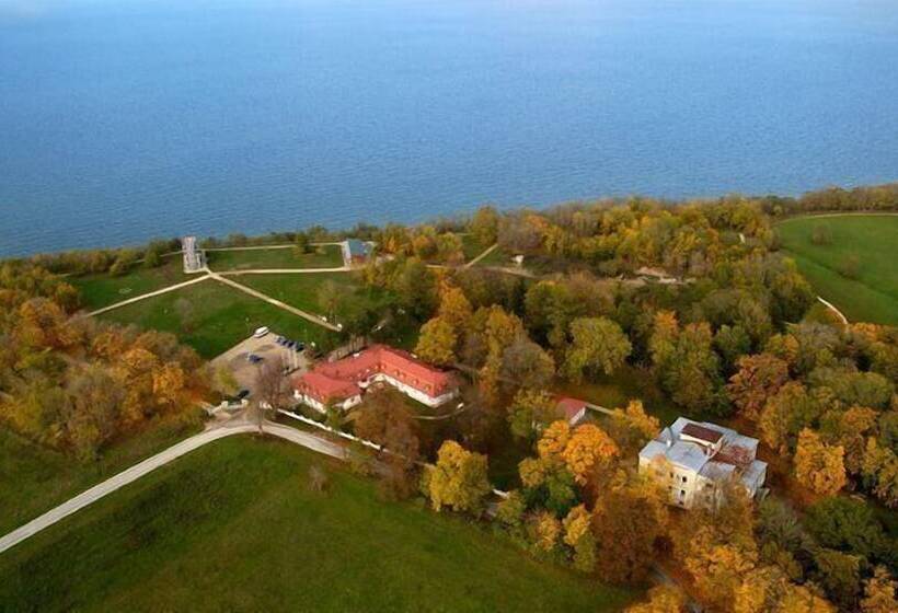 Saka Cliff Hotel & Spa