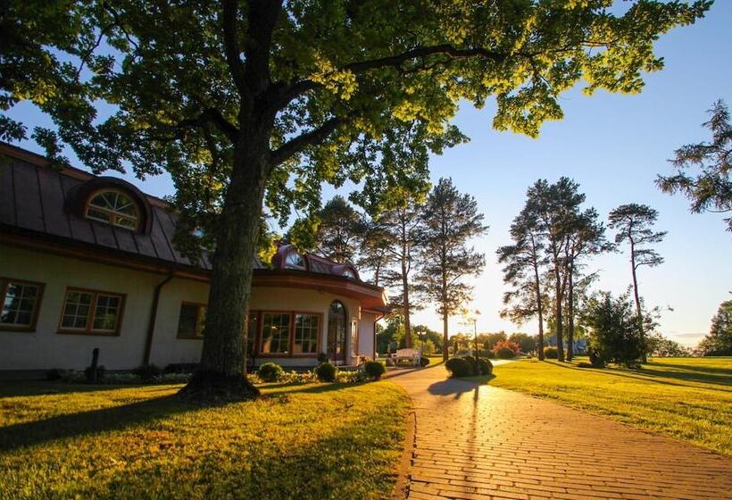 Saka Cliff Hotel & Spa