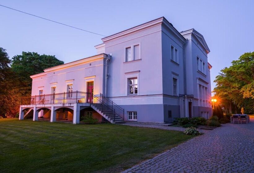 Saka Cliff Hotel & Spa