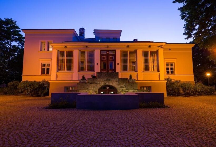 Saka Cliff Hotel & Spa