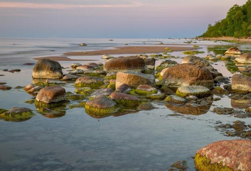 Saka Cliff Hotel & Spa