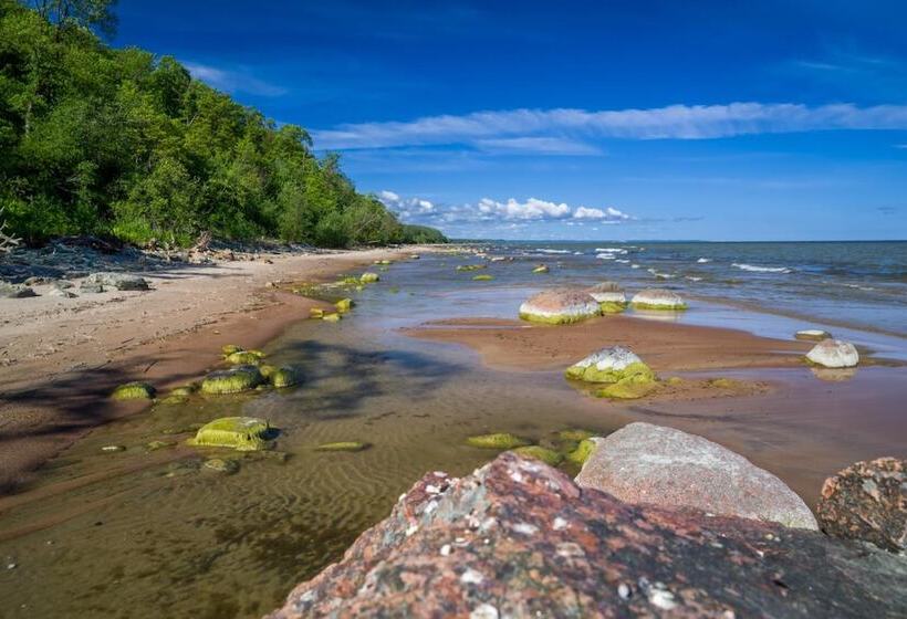 Saka Cliff Hotel & Spa