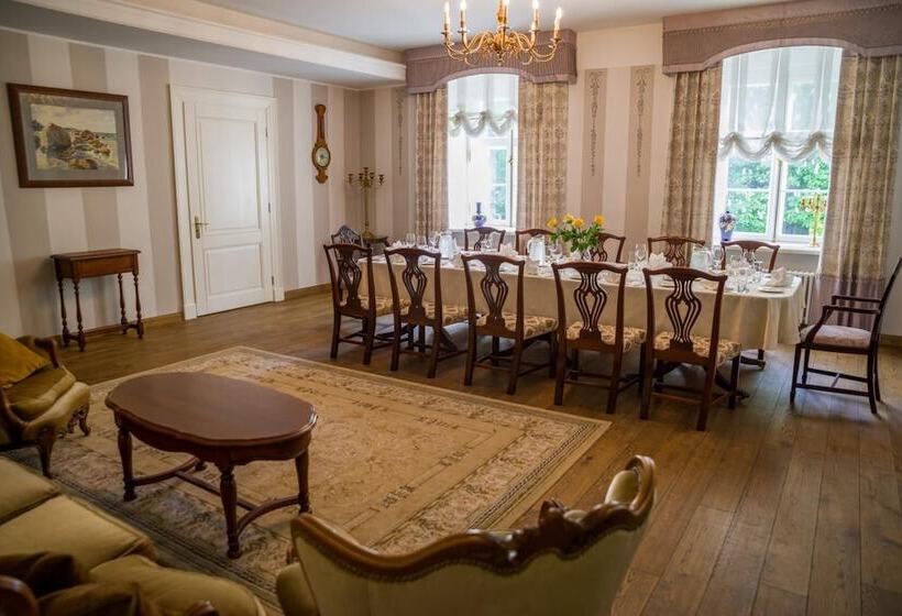 Saka Cliff Hotel & Spa