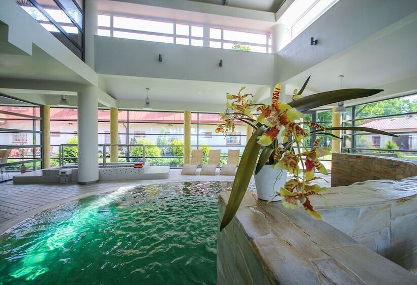 Saka Cliff Hotel & Spa