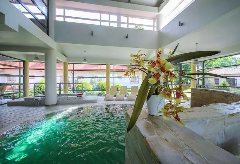 Saka Cliff Hotel & Spa