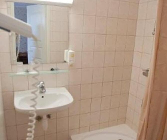 Saka Cliff Hotel & Spa