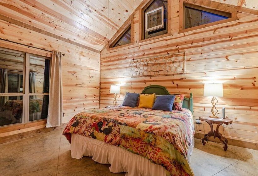 Stained Glass Hill Includes Free Wifi, Parking Onsite, Private Hot Tub, And Bbq By Redawning