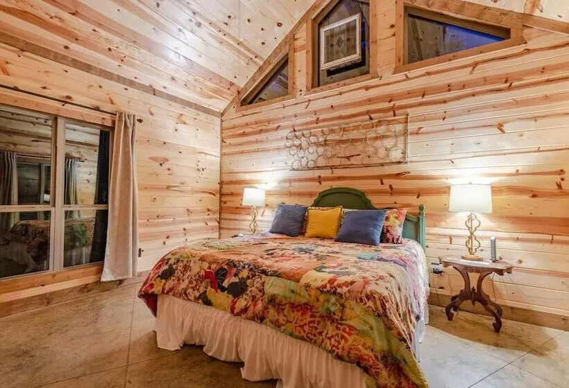 Stained Glass Hill Includes Free Wifi, Parking Onsite, Private Hot Tub, And Bbq By Redawning