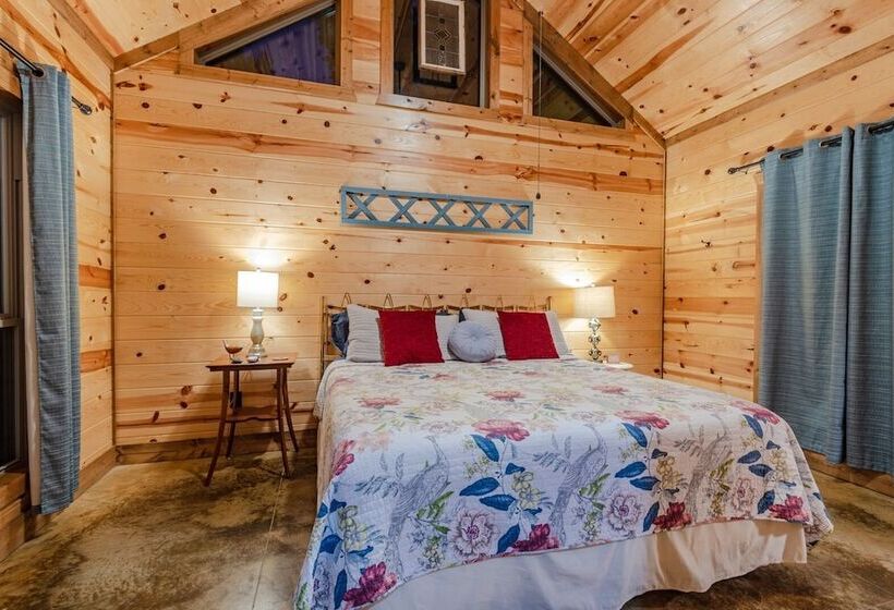 Stained Glass Hill Includes Free Wifi, Parking Onsite, Private Hot Tub, And Bbq By Redawning