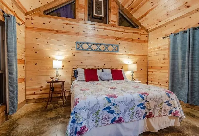 Stained Glass Hill Includes Free Wifi, Parking Onsite, Private Hot Tub, And Bbq By Redawning