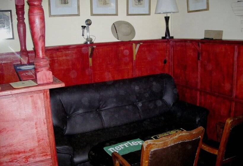 مبيت وإفطار Old English Colonial Bungalow