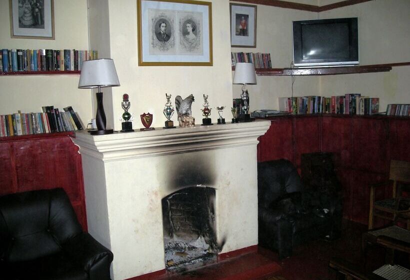 مبيت وإفطار Old English Colonial Bungalow