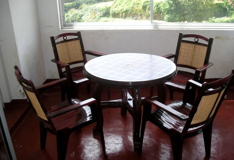 مبيت وإفطار Old English Colonial Bungalow