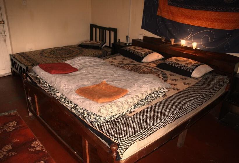 مبيت وإفطار Old English Colonial Bungalow