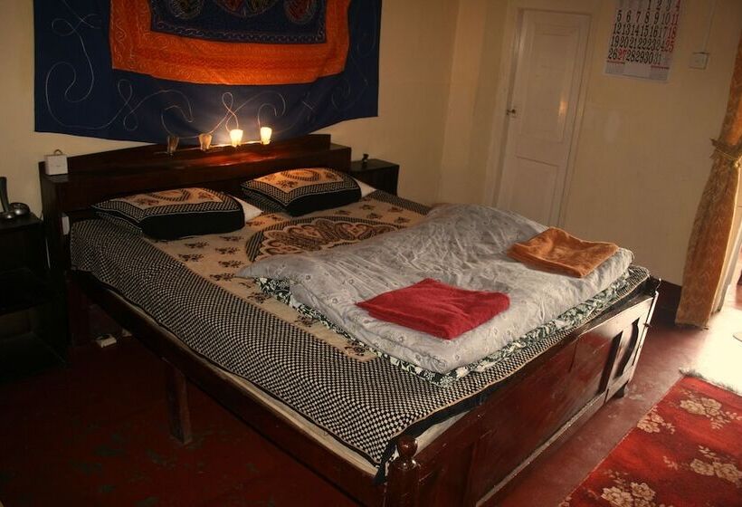 مبيت وإفطار Old English Colonial Bungalow