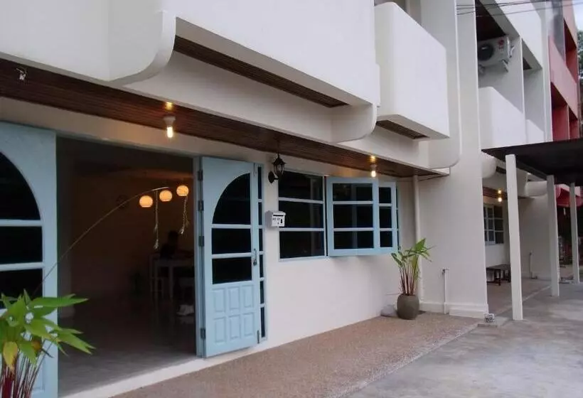 Hotelli Albatross Guesthouse @ Thungwualaen Beach