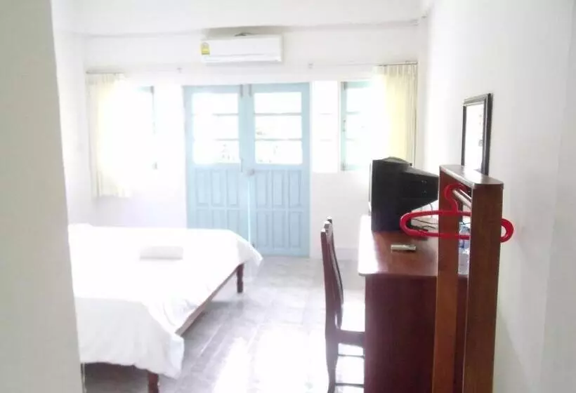 Hotelli Albatross Guesthouse @ Thungwualaen Beach