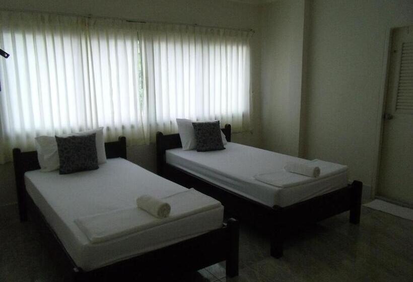 Hotel Albatross Guesthouse @ Thungwualaen Beach