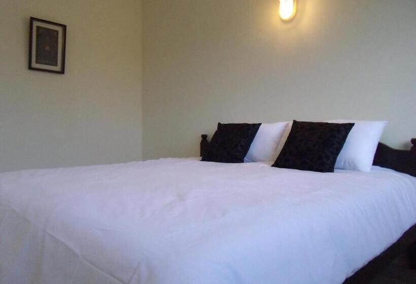 Hotel Albatross Guesthouse @ Thungwualaen Beach