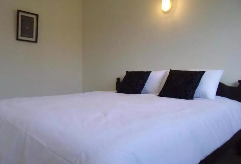 Hotelli Albatross Guesthouse @ Thungwualaen Beach