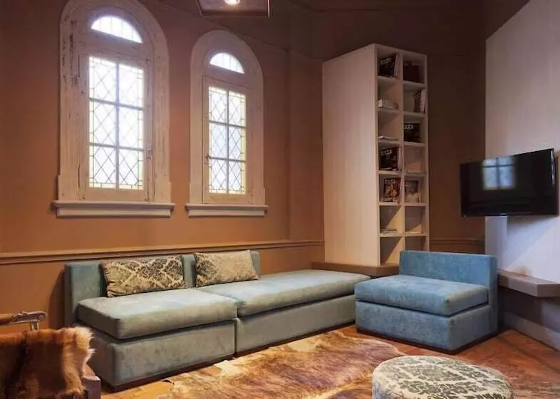 Ambit Boulevard Hotel Boutique