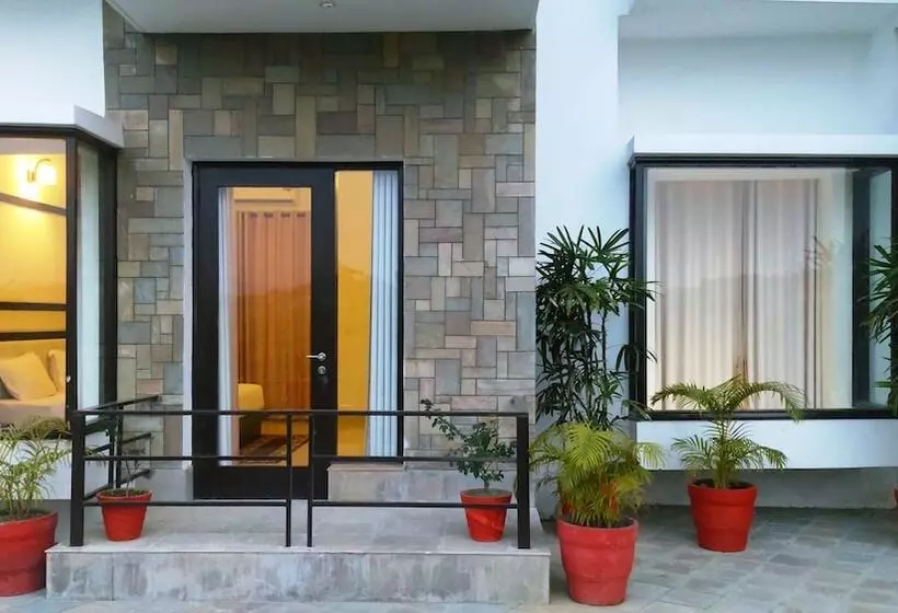 בית מלון כפרי Corbett Solitaire