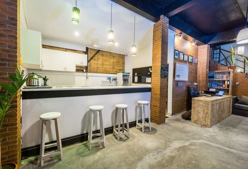 Szálloda Nyuh Gading Home Stay