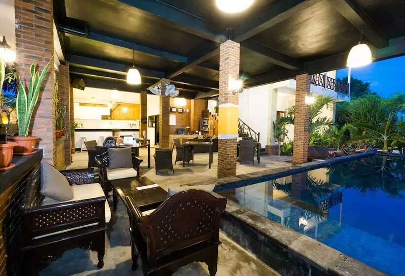 Szálloda Nyuh Gading Home Stay