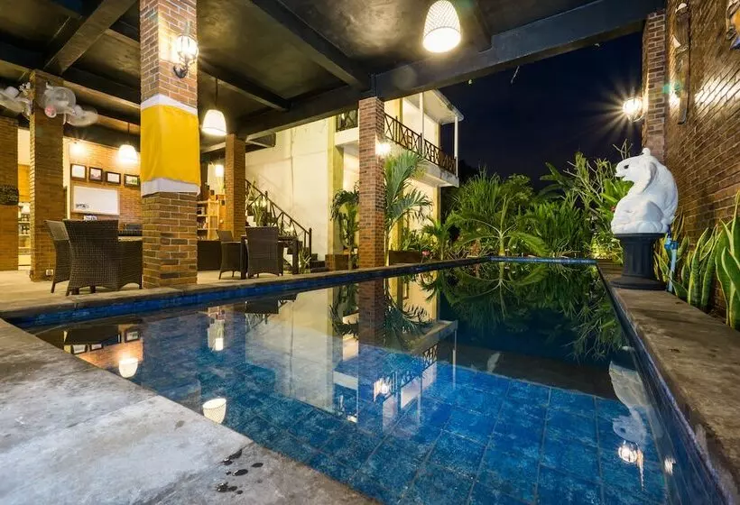 Szálloda Nyuh Gading Home Stay