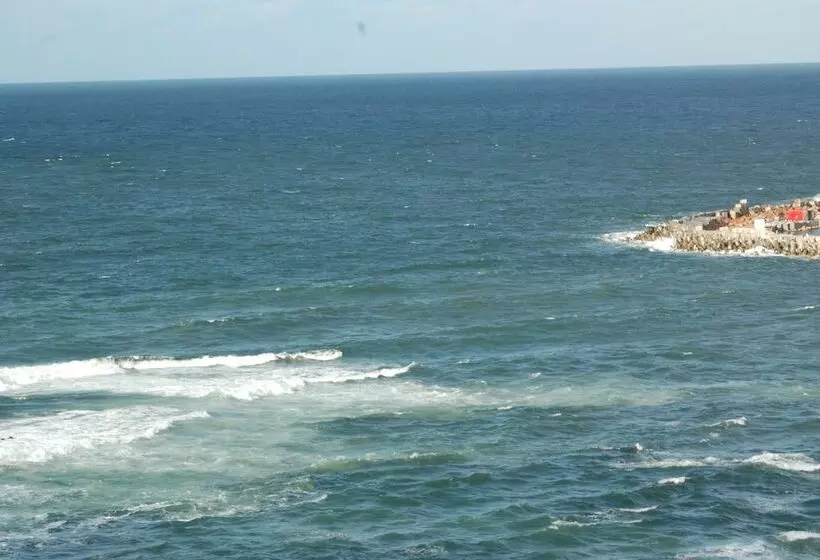 Royal Crown Hotel عائلات فقط