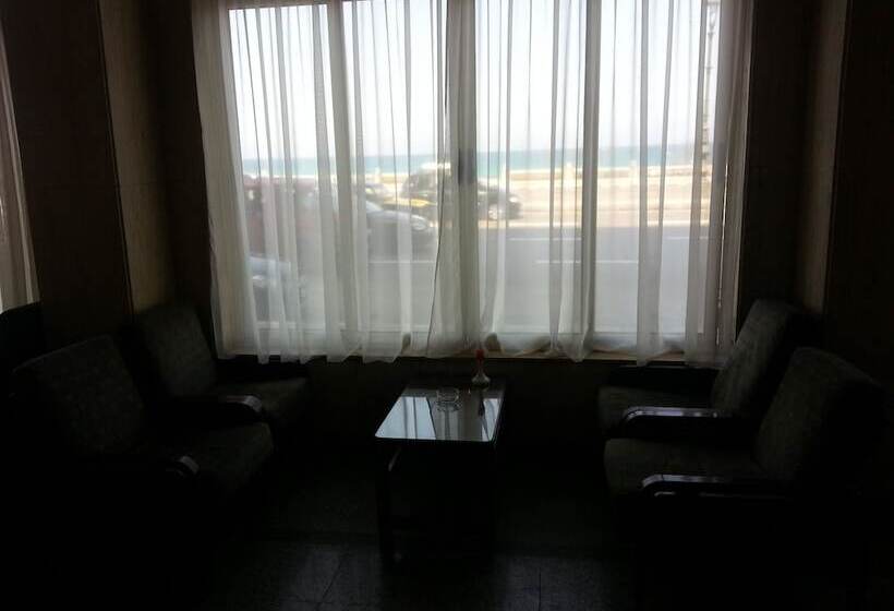 Royal Crown Hotel عائلات فقط