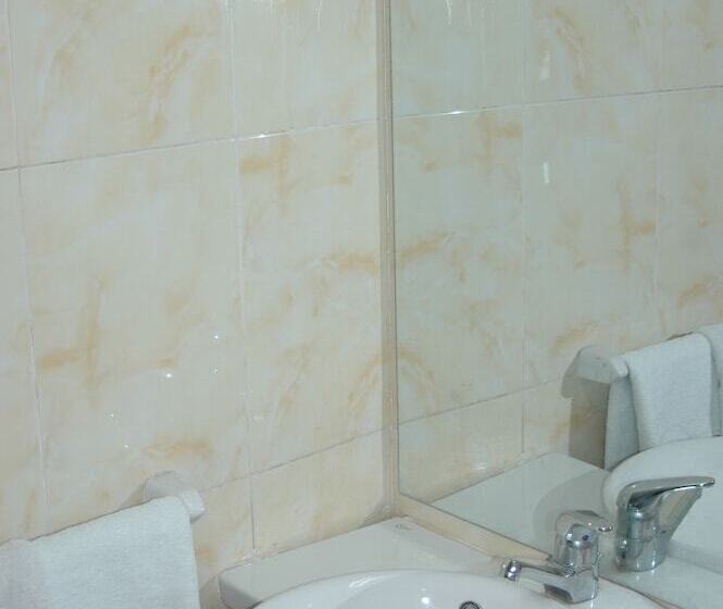 Royal Crown Hotel عائلات فقط