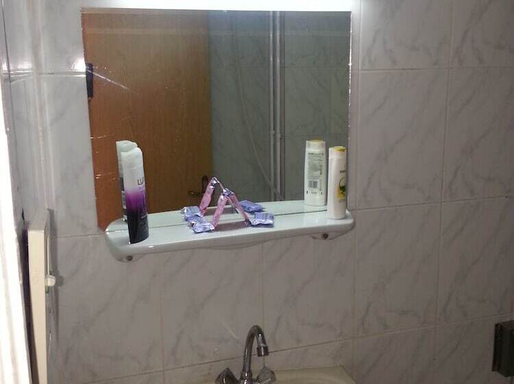 Royal Crown Hotel عائلات فقط