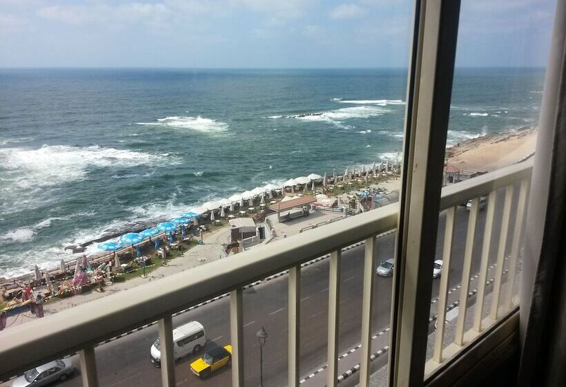 Royal Crown Hotel عائلات فقط