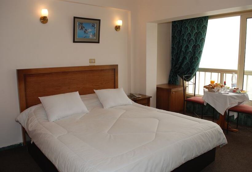 Royal Crown Hotel عائلات فقط