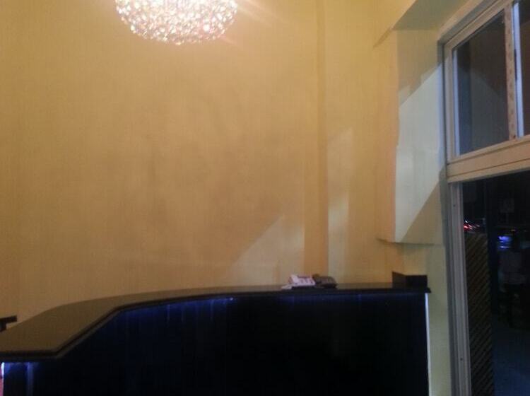 Royal Crown Hotel عائلات فقط